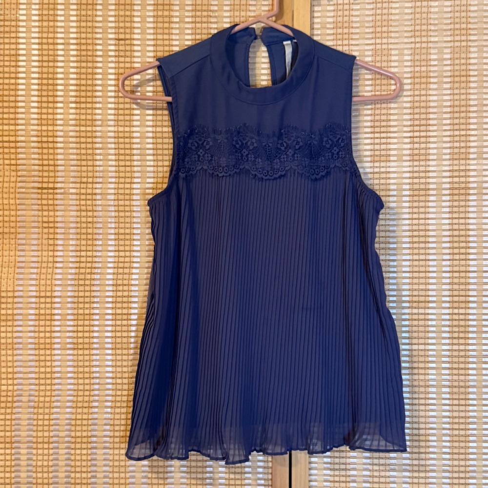 LC Lauren Conrad Womens Navy Blue Pleated Lace Mock Neck‎ Sleeveless Blouse S